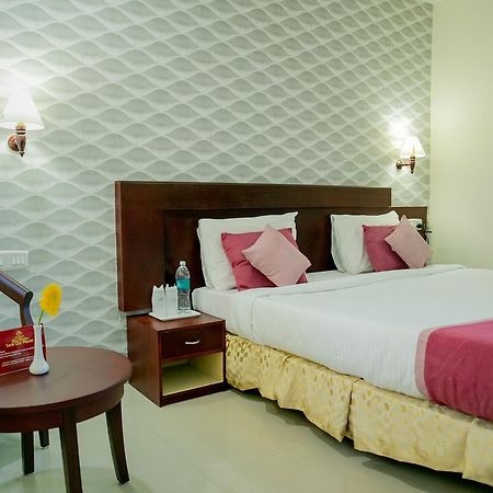 Lals Residency Hotel Adur Kültér fotó