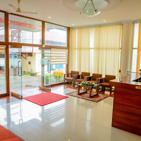 Lals Residency Hotel Adur Kültér fotó