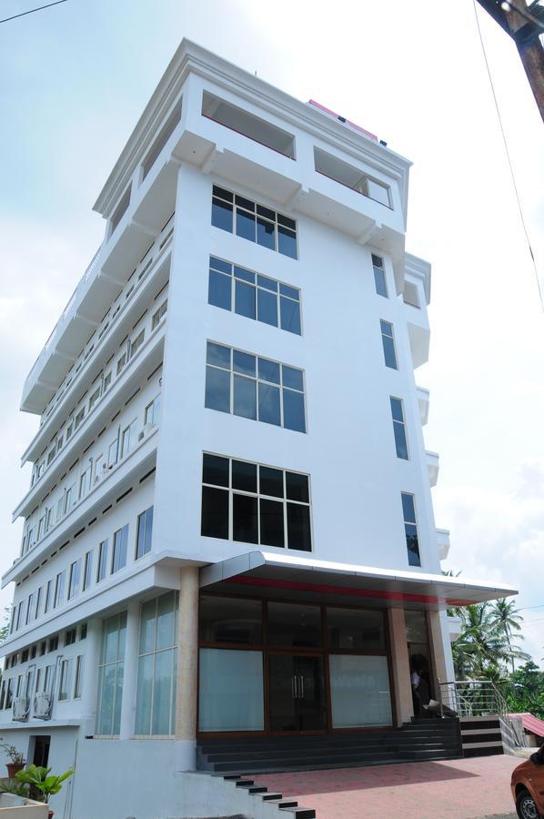 Lals Residency Hotel Adur Kültér fotó