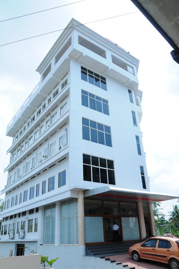 Lals Residency Hotel Adur Kültér fotó