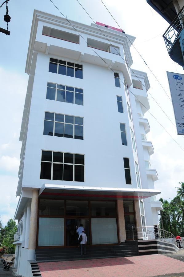 Lals Residency Hotel Adur Kültér fotó