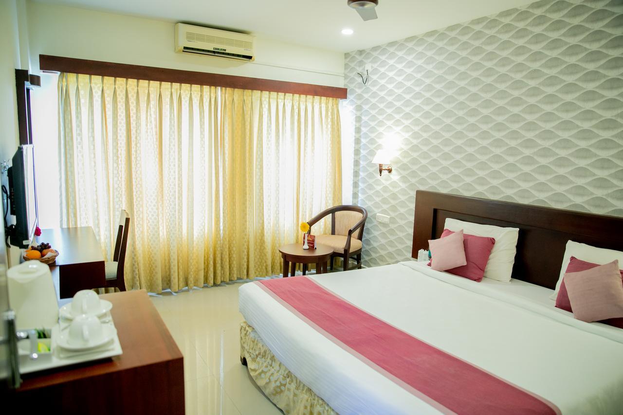Lals Residency Hotel Adur Kültér fotó