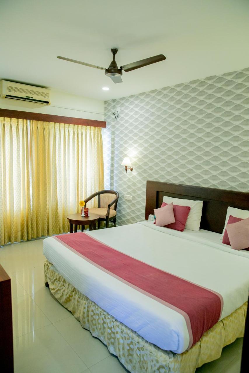 Lals Residency Hotel Adur Kültér fotó