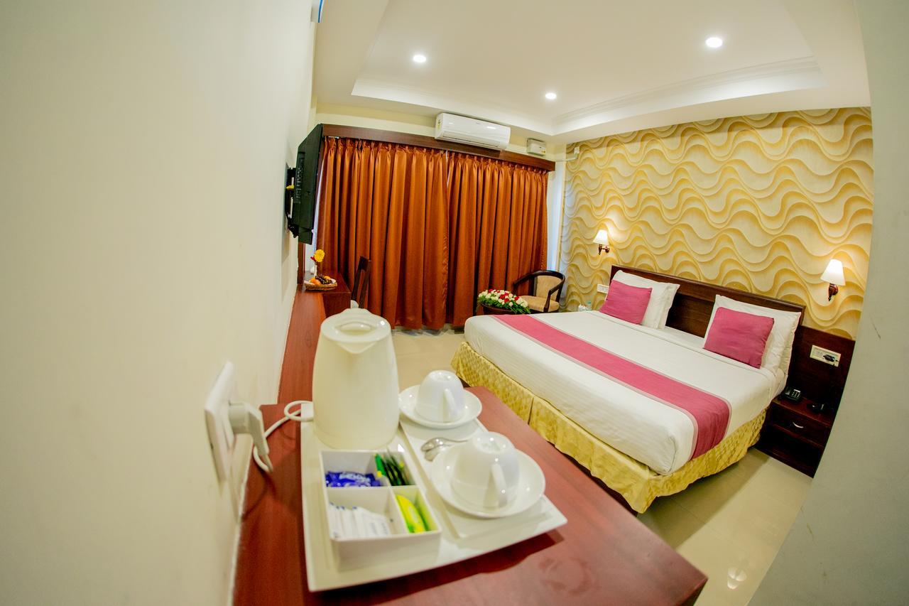 Lals Residency Hotel Adur Kültér fotó