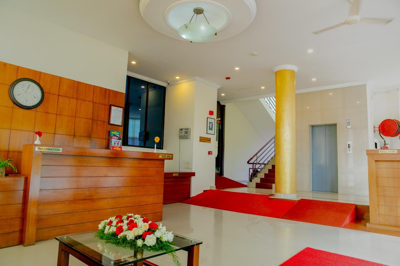Lals Residency Hotel Adur Kültér fotó