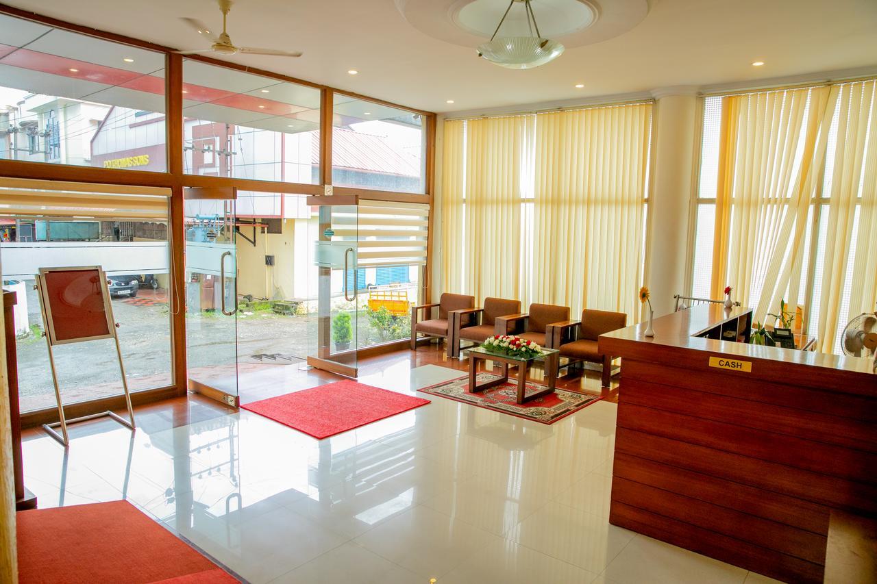 Lals Residency Hotel Adur Kültér fotó