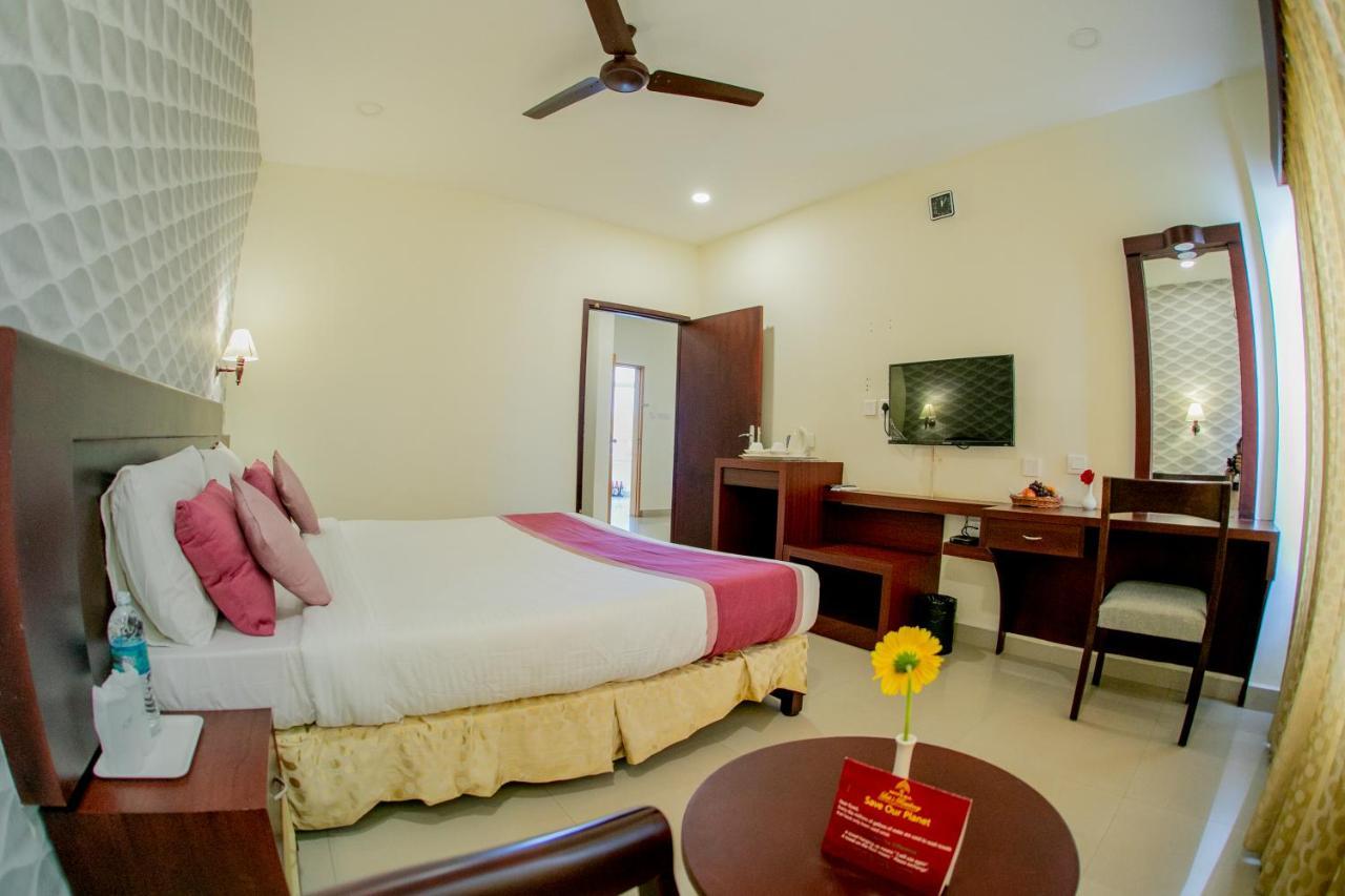 Lals Residency Hotel Adur Kültér fotó