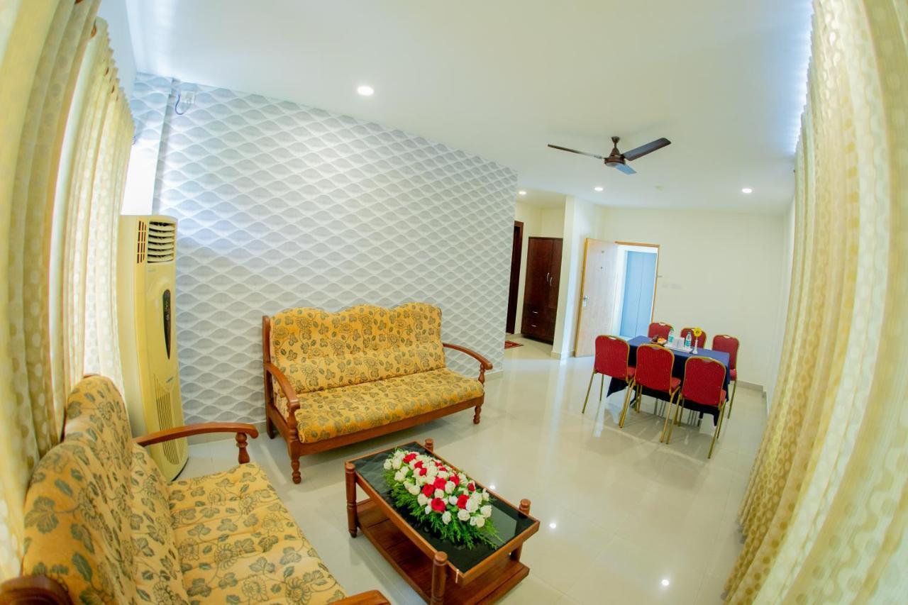Lals Residency Hotel Adur Kültér fotó
