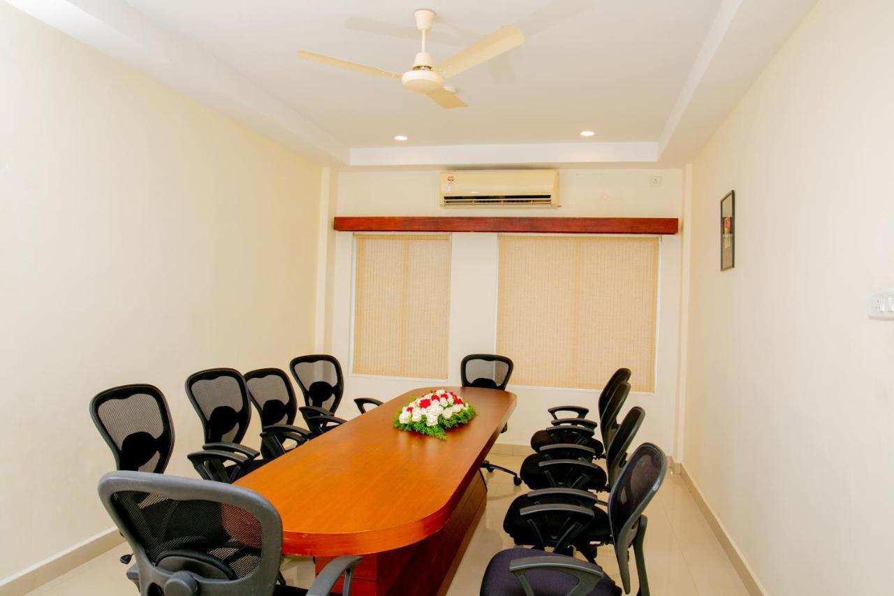 Lals Residency Hotel Adur Kültér fotó
