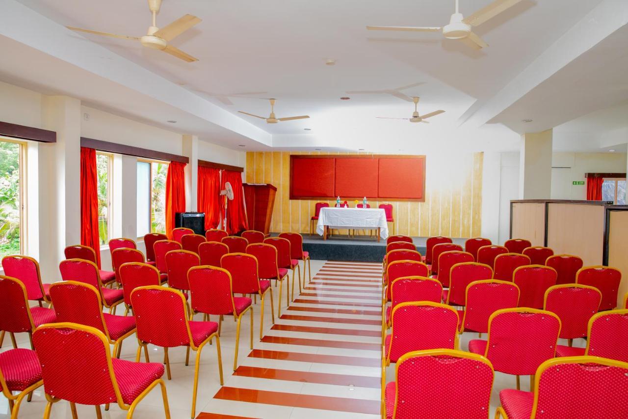 Lals Residency Hotel Adur Kültér fotó